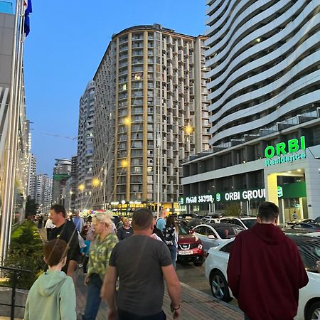 Orbi Plaza Tamara Aparthotel Batumi Bagian luar foto