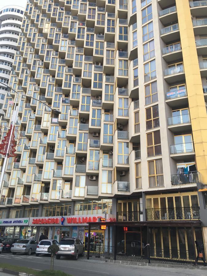 Orbi Plaza Tamara Aparthotel Batumi Bagian luar foto