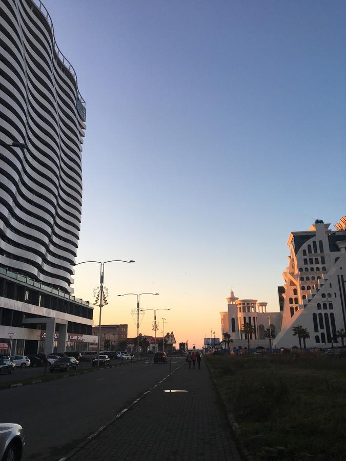 Orbi Plaza Tamara Aparthotel Batumi Bagian luar foto