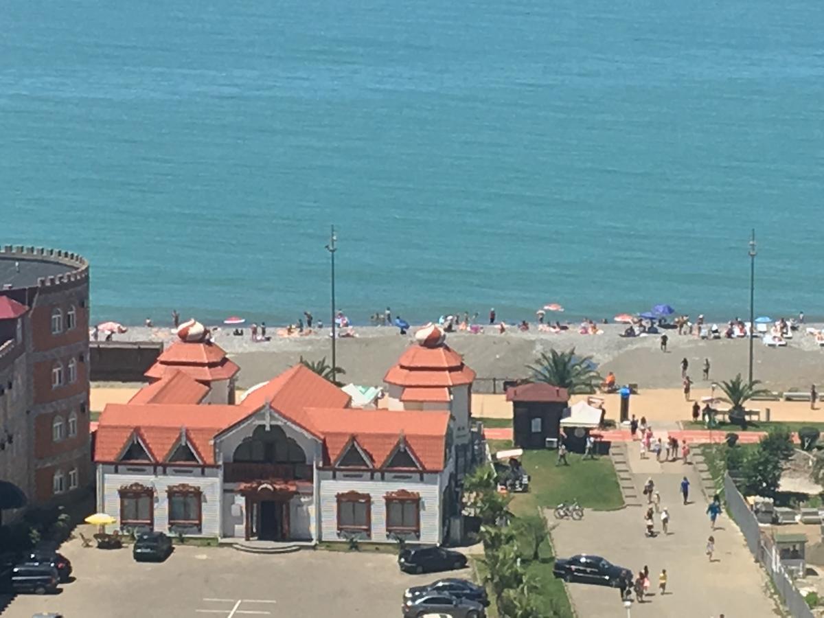 Orbi Plaza Tamara Aparthotel Batumi Bagian luar foto