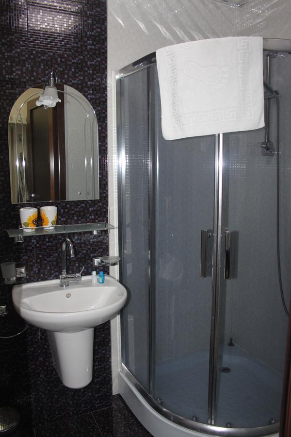 Orbi Plaza Tamara Aparthotel Batumi Bagian luar foto