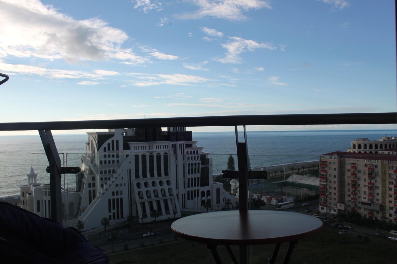 Orbi Plaza Tamara Aparthotel Batumi Bagian luar foto