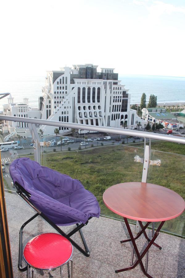 Orbi Plaza Tamara Aparthotel Batumi Bagian luar foto