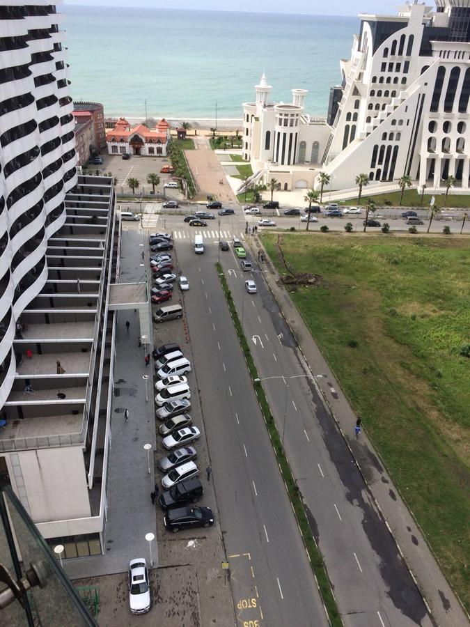 Orbi Plaza Tamara Aparthotel Batumi Bagian luar foto